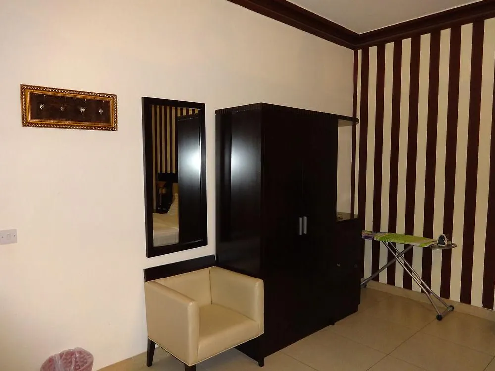 جدة La Fontaine Quraish Suites 3*,