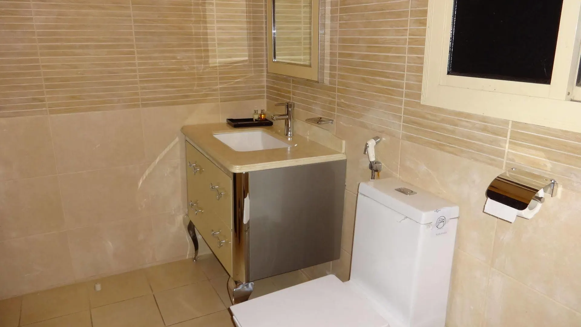 *** شقة فندقية جدة La Fontaine Quraish Suites المملكة العربية السعودية